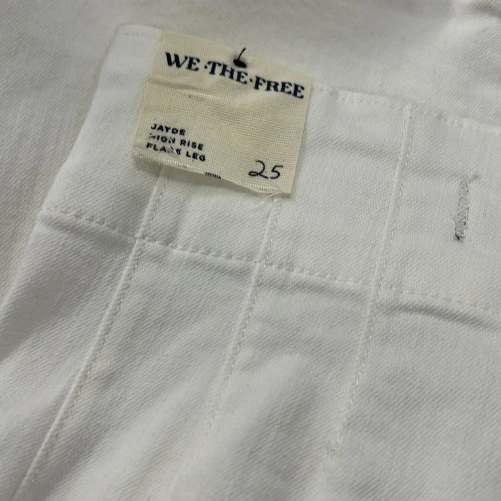 NWT $98 FREE PEOPLE Jayde White Flare Jeans (Bin 19) - Picture 6 of 7